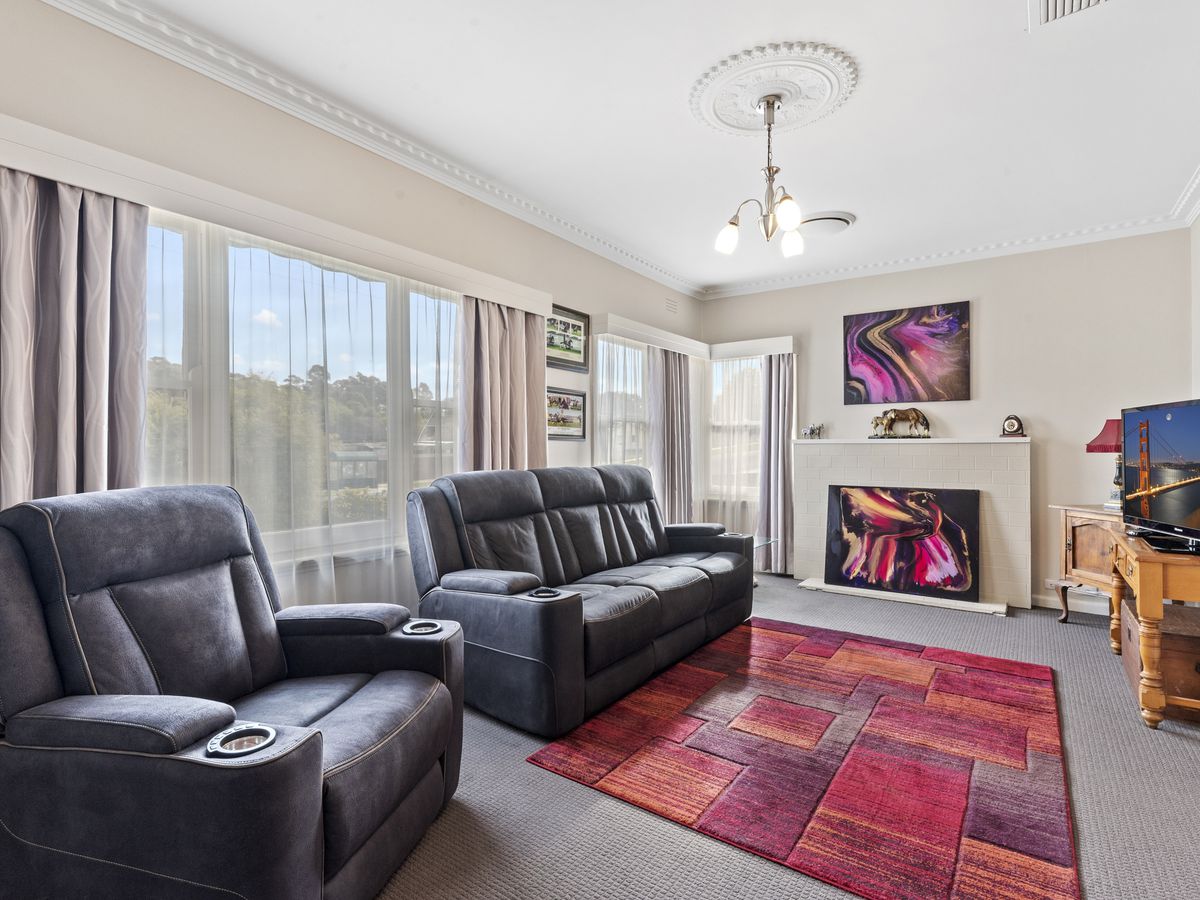 60 Specimen Hill Road, Golden Square