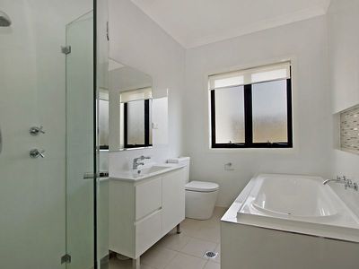 3 Teak Street, St Clair