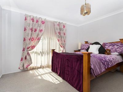 7 Barossa Close, St Clair