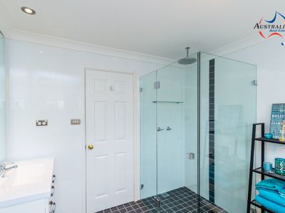 2 Netherton Avenue, St Clair