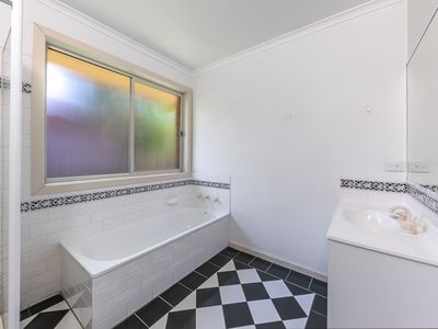 8 Crawford Way, Sunbury