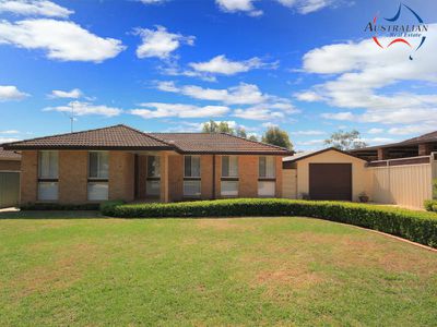 4 Coowarra Drive, St Clair