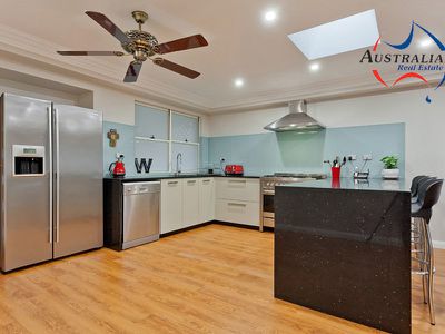 18 Strauss Road, St Clair