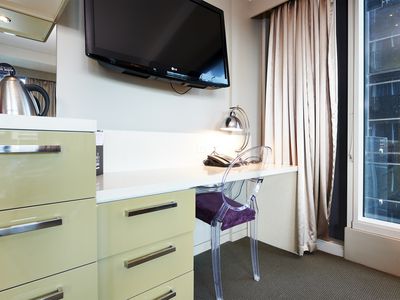 805 / 452 St Kilda Road, Melbourne