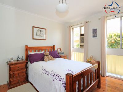 4 Coowarra Drive, St Clair