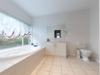 2 Larissa Close, Romsey