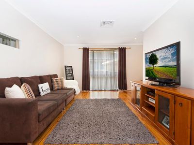 12 Lindwall Court, St Clair