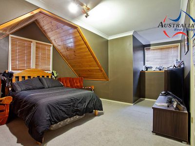 9 Barossa Close, St Clair