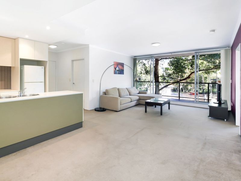 11 / 2 Hutchinson Walk, Zetland