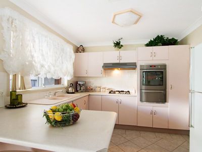 16 Olympus Drive, St Clair