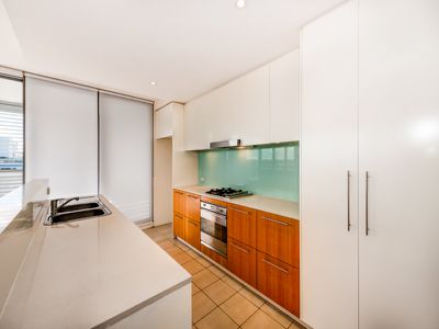 502 / 26 Rider Boulevard, Rhodes