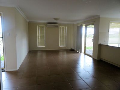 2 / 2 Yearling Close, Glenvale