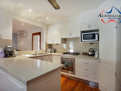 13 Alexandra Circuit, St Clair