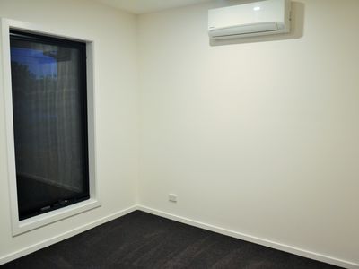 1 / 12 Curie Av, Oak Park