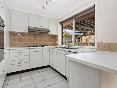 10 Topeka Glen, St Clair