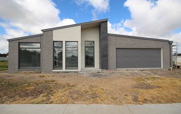 13 Mclean Drive, Horsham