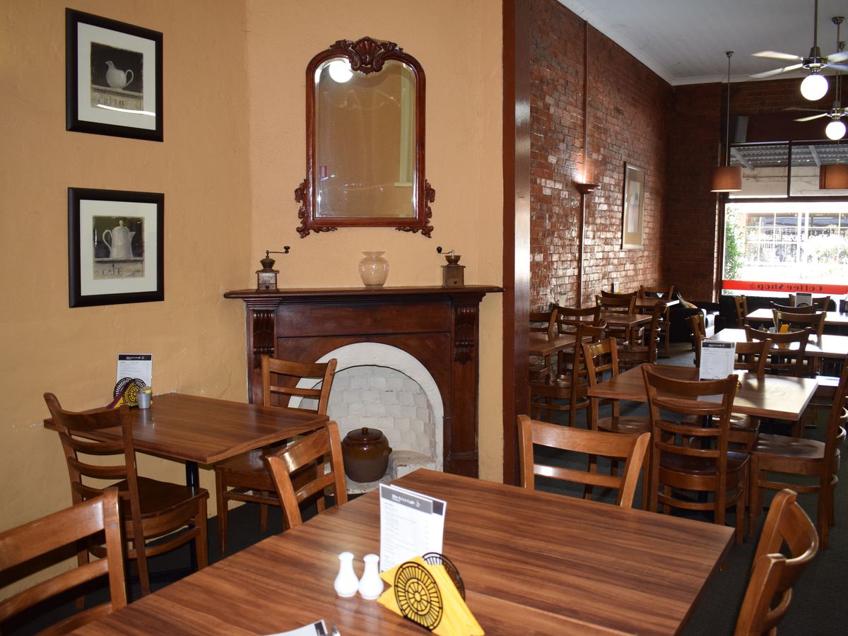 27 High Street, Charlton