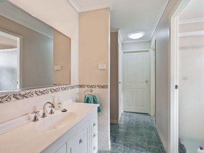 4 Raleigh Close, St Clair