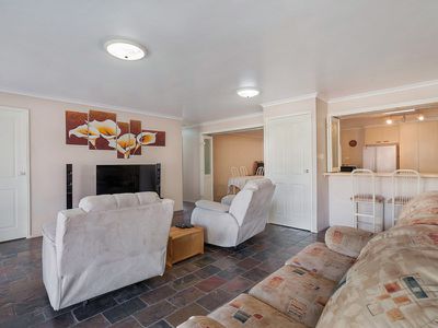 4 Raleigh Close, St Clair