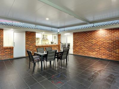 6 Kingfisher Way, St Clair