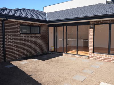 4 / 12 Curie Avenue, Oak Park