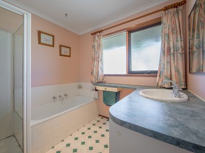 1277 Three Chain Road, Newham