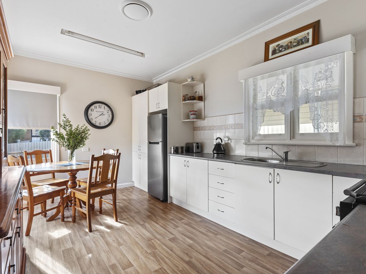 60 Specimen Hill Road, Golden Square