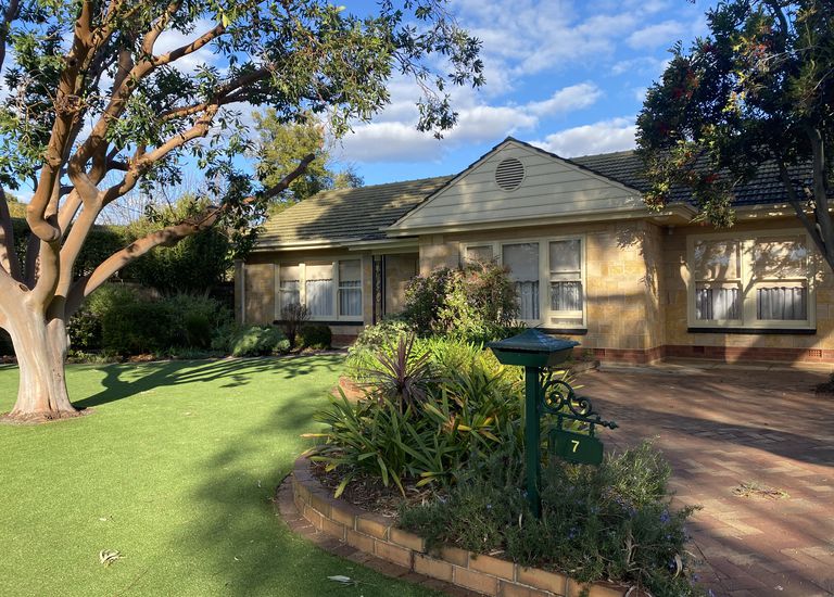 7 Surrey Crescent, Lower Mitcham 7 Surrey Crescent, Lower Mitcham