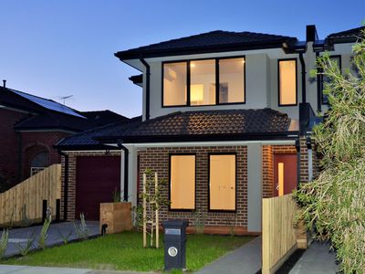 1 / 12 Curie Av, Oak Park