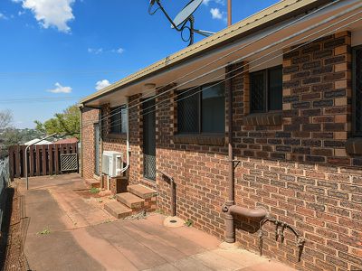 1 / 329 West Street, Harristown