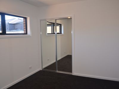 4 / 12 Curie Avenue, Oak Park