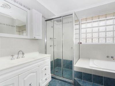 12 Lindwall Court, St Clair