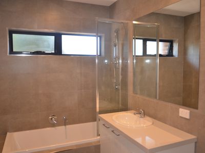 4 / 12 Curie Avenue, Oak Park