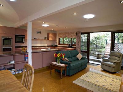 Holford Crescent, Gordon