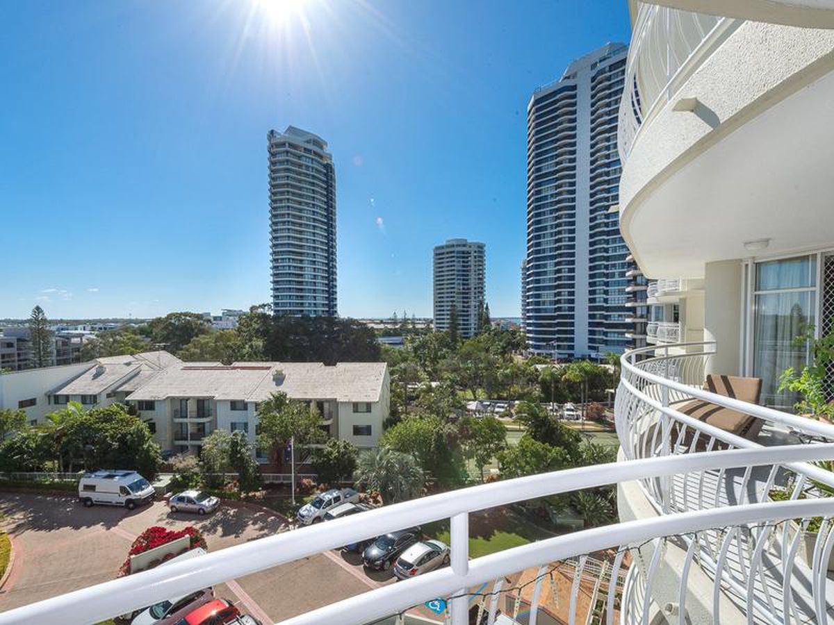 16 / 5 Bayview Street, Runaway Bay Platinum Properties Real Estate