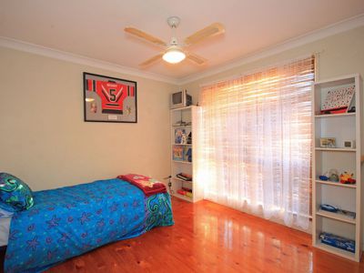 32 Menzies Cct,, St Clair