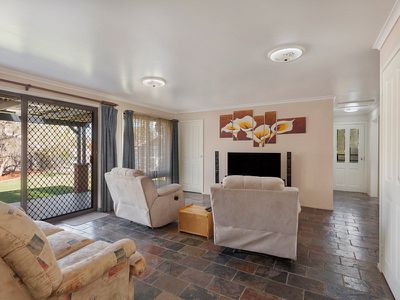 4 Raleigh Close, St Clair