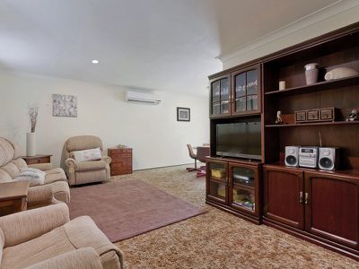 17 Benaud Court, St Clair