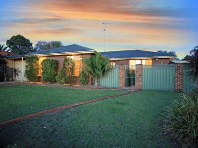 32 Menzies Cct,, St Clair