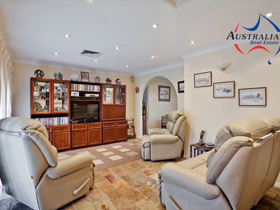 2 Glenrowan Way, St Clair