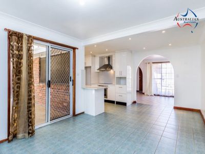 6 Kingfisher Way, St Clair