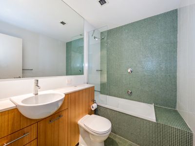 502 / 26 Rider Boulevard, Rhodes