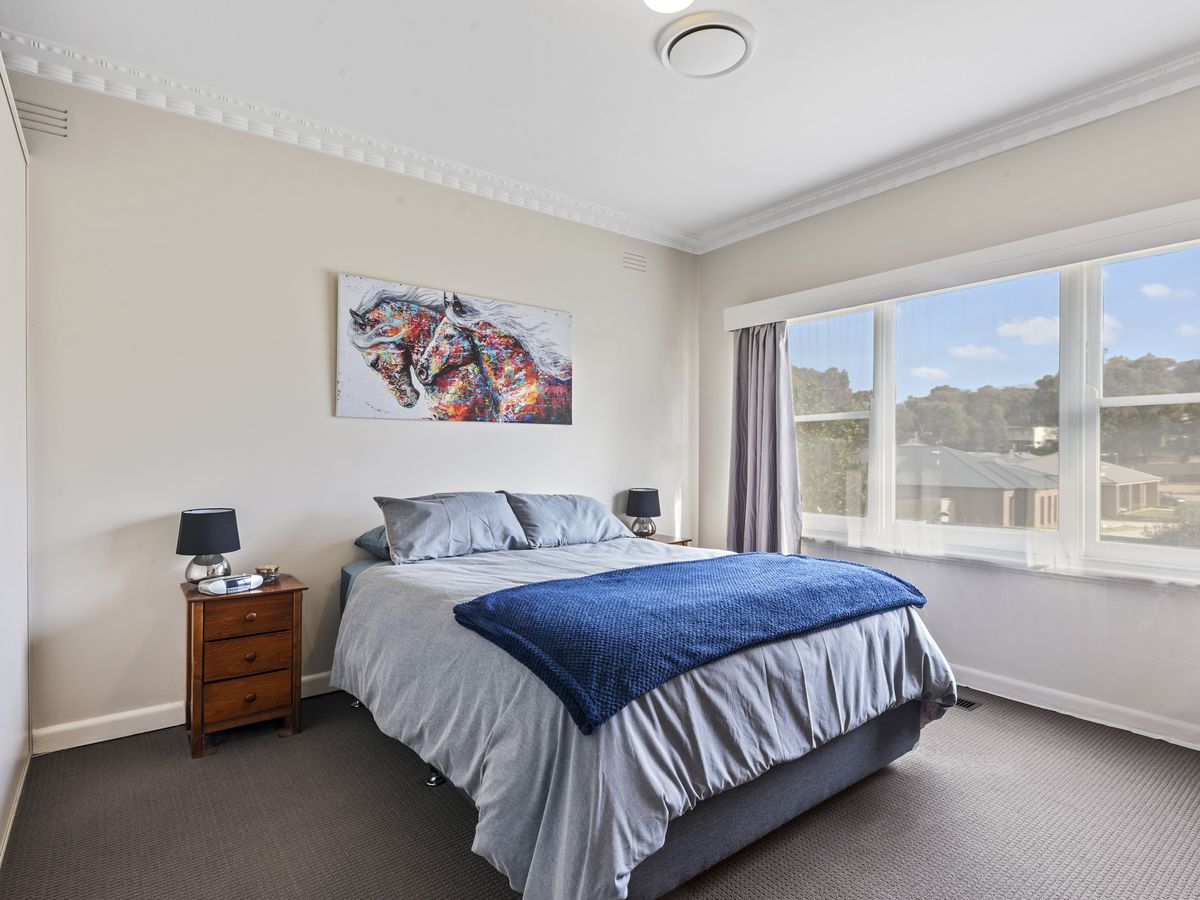 60 Specimen Hill Road, Golden Square