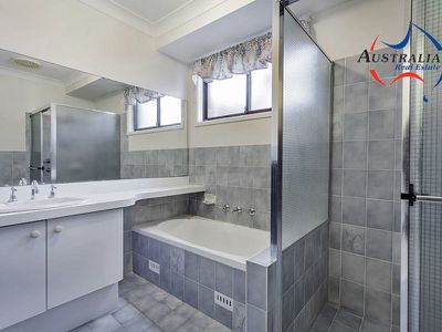 14 Pine Creek Circuit, St Clair