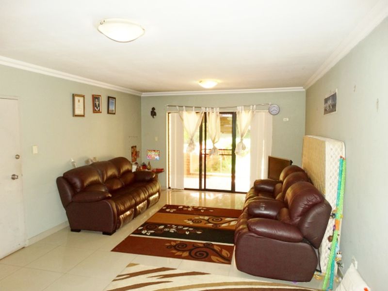 8 / 16 Park Road, Auburn