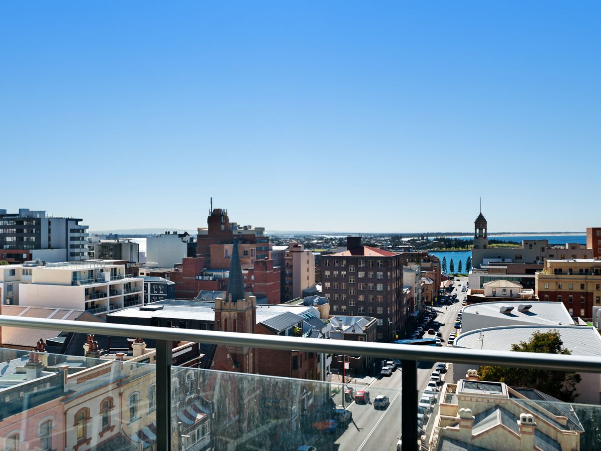 Newcastle Apartment with view over Newcastle City