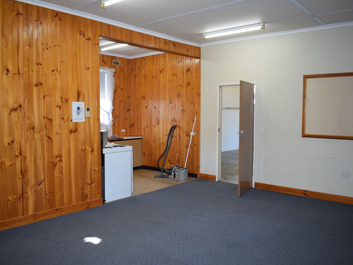 83 Grant Street South, Inglewood